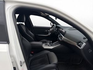 BMW 330 bild 26