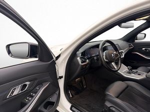 BMW 330 bild 10