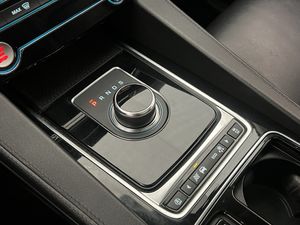 Jaguar F-Pace bild 25