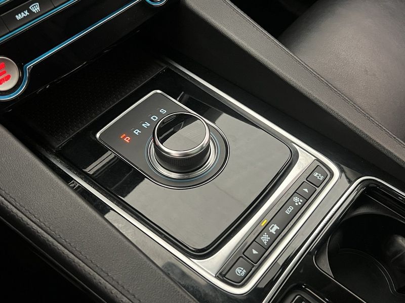 Jaguar F-Pace bild 25