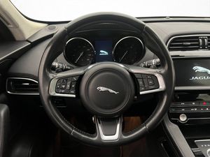 Jaguar F-Pace bild 14