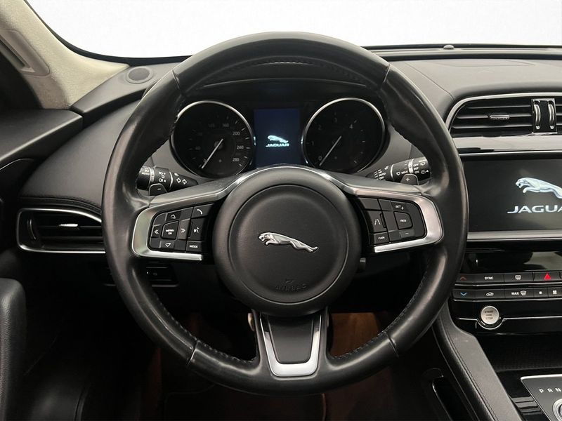 Jaguar F-Pace bild 14