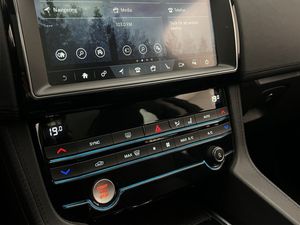 Jaguar F-Pace bild 24