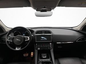 Jaguar F-Pace bild 13