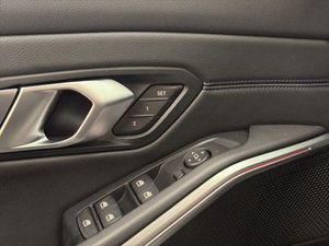 BMW 330 bild 14