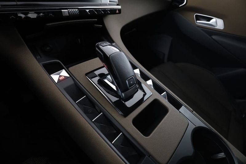 DS 7 Crossback bild 24
