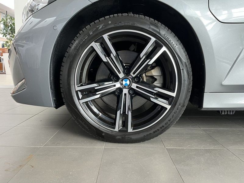 BMW 330 bild 4