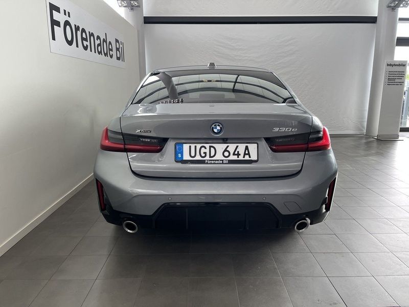 BMW 330 bild 12