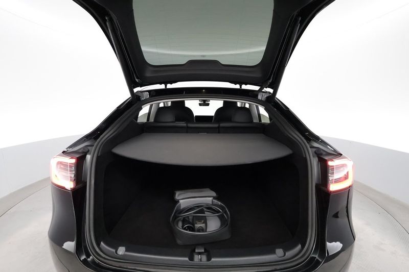 Tesla Model Y bild 23
