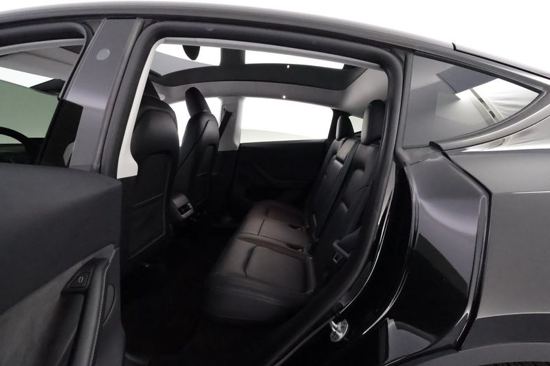 Tesla Model Y bild 12