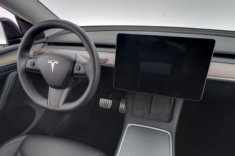 Tesla Model Y bild 15