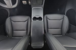 Tesla Model Y bild 14