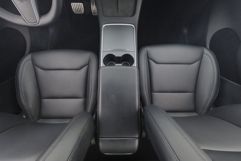 Tesla Model Y bild 14
