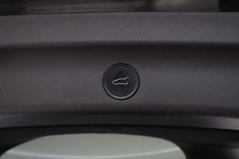 Tesla Model Y bild 24