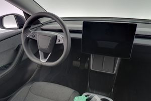 Tesla Model Y bild 15