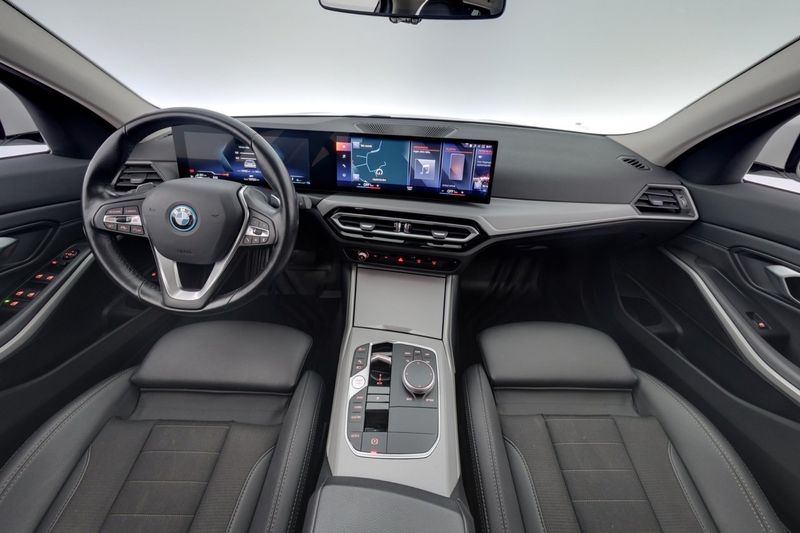 BMW 330 bild 13