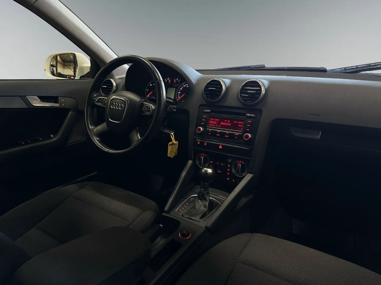Vehicle image 16