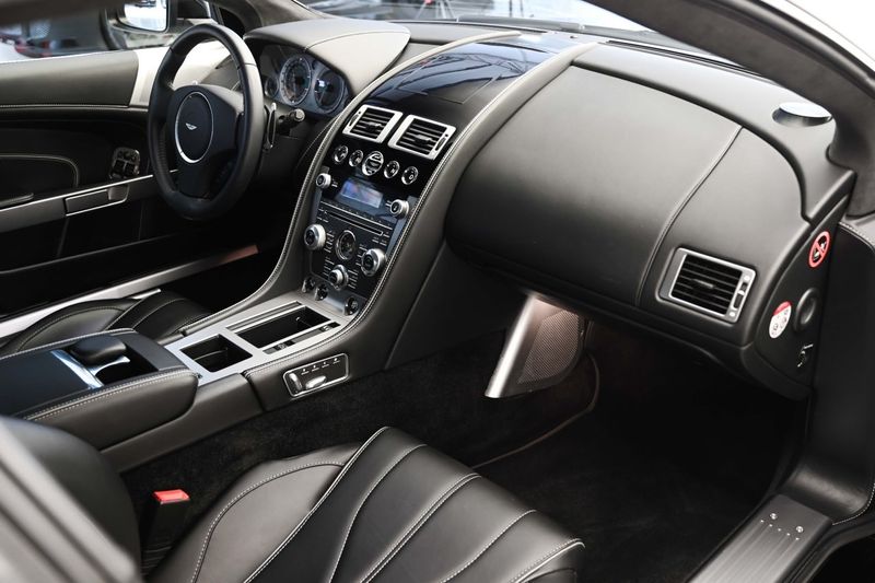 Aston Martin DB9 bild 25