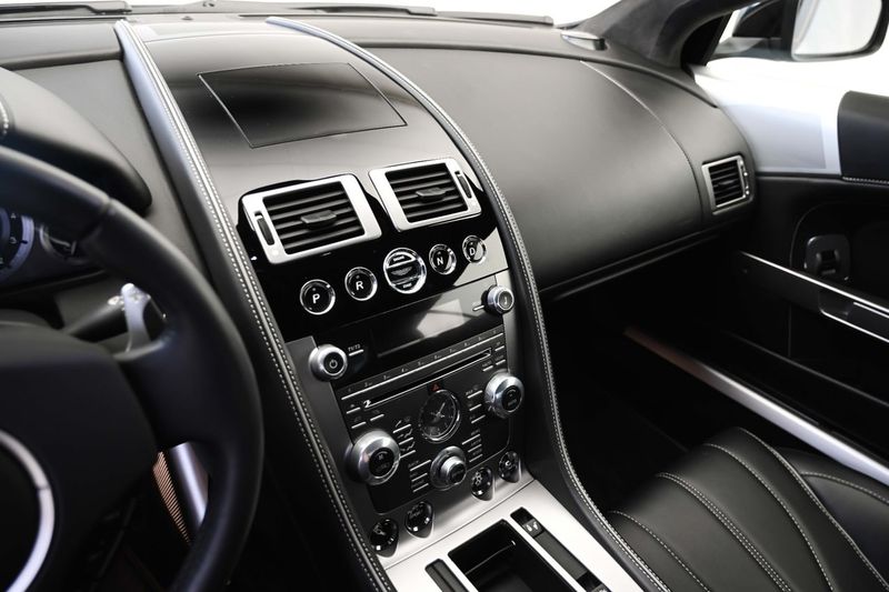 Aston Martin DB9 bild 17