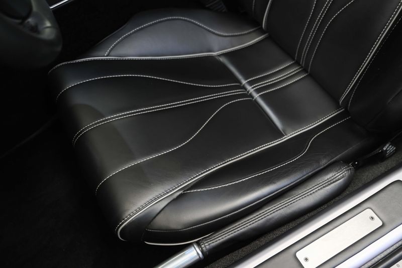 Aston Martin DB9 bild 16