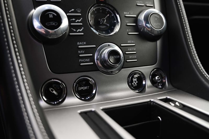 Aston Martin DB9 bild 18