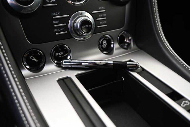 Aston Martin DB9 bild 21