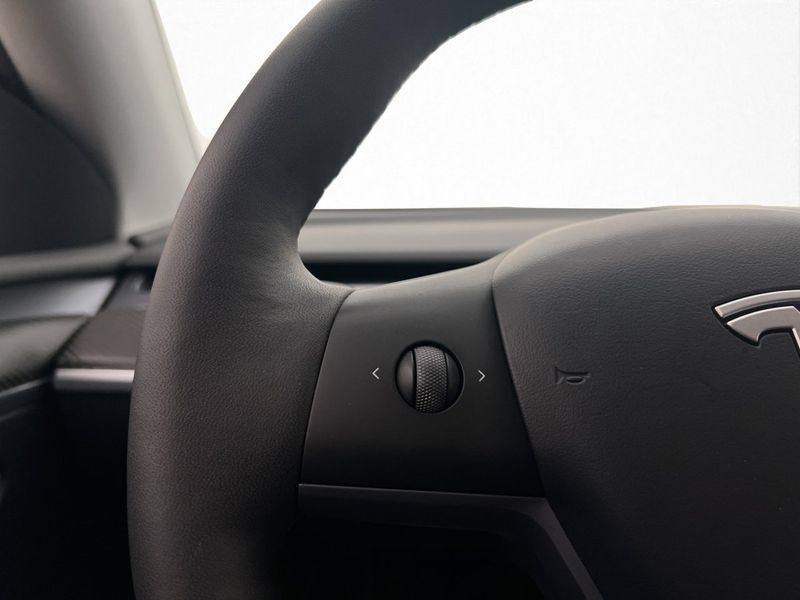 Tesla Model Y bild 33