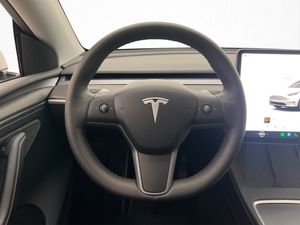 Tesla Model Y bild 15