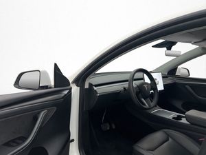 Tesla Model Y bild 11