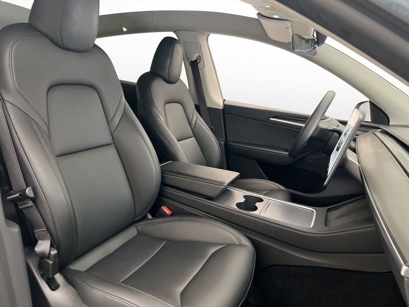 Tesla Model Y bild 24
