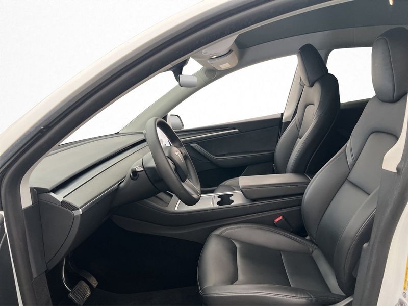 Tesla Model Y bild 12