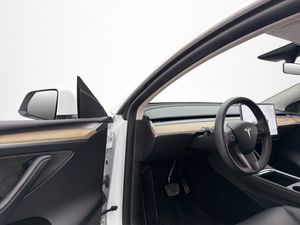 Tesla Model Y bild 11