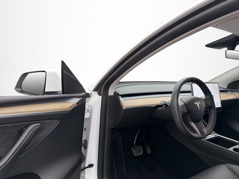 Tesla Model Y bild 11