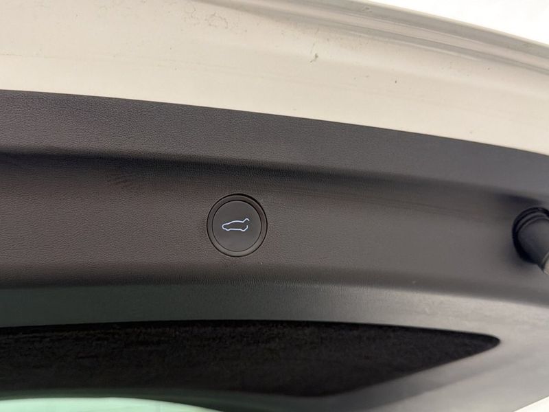 Tesla Model Y bild 28
