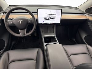 Tesla Model Y bild 15