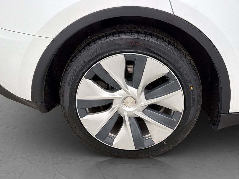 Tesla Model Y bild 33