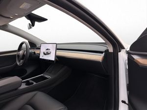 Tesla Model Y bild 26