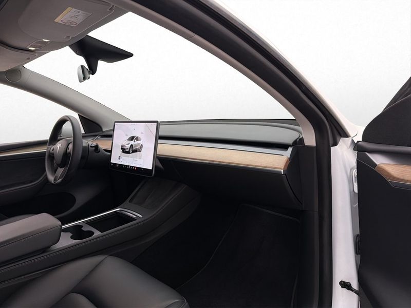 Tesla Model Y bild 26