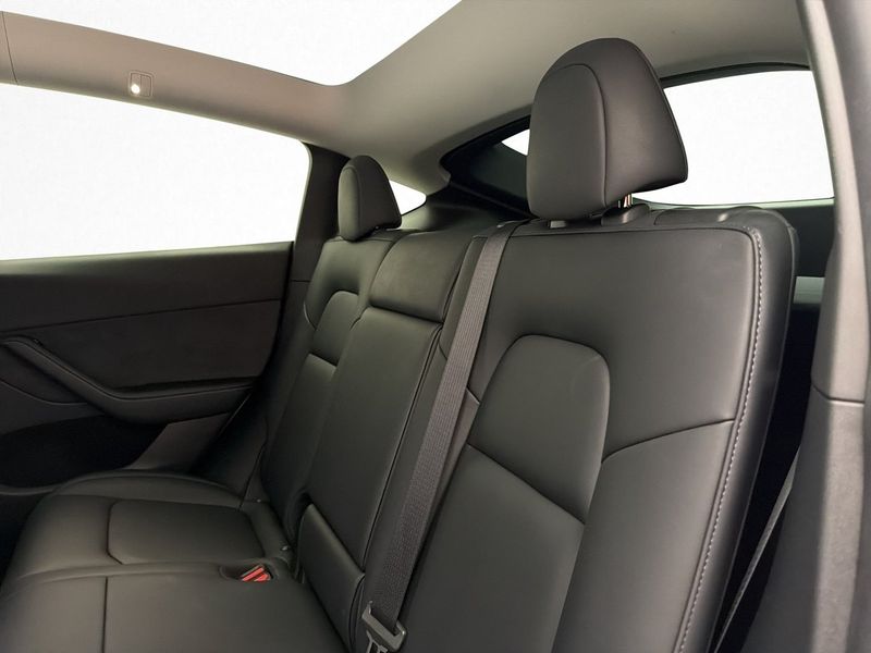 Tesla Model Y bild 27