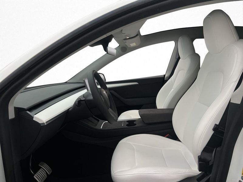 Tesla Model Y bild 13