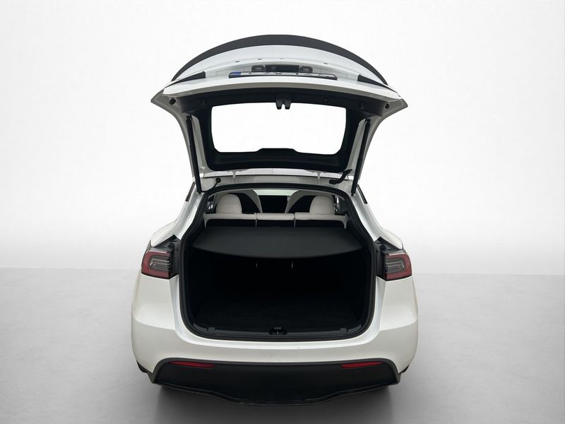 Tesla Model Y bild 28