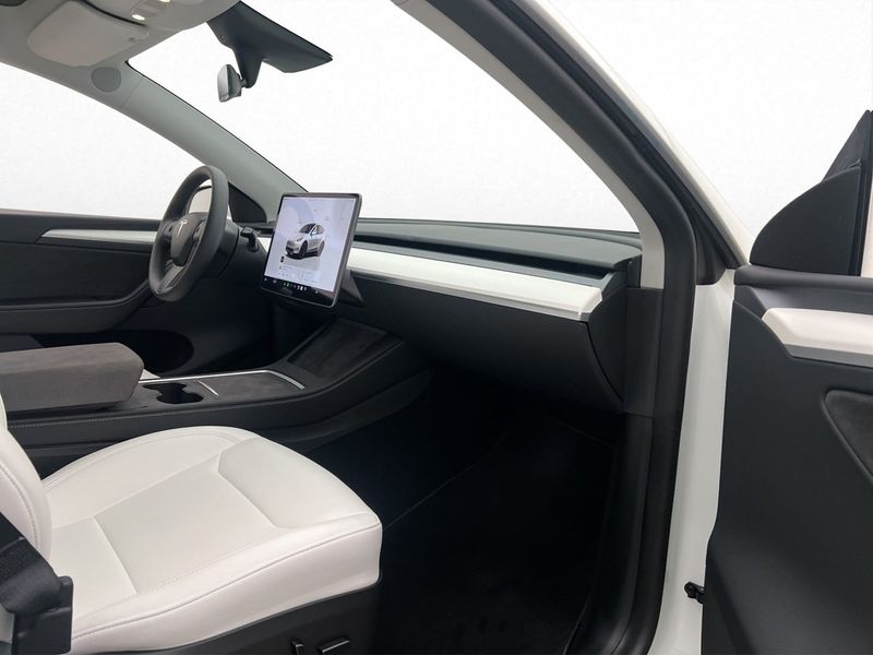 Tesla Model Y bild 25
