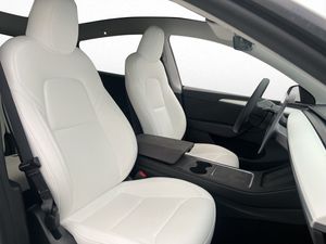 Tesla Model Y bild 24