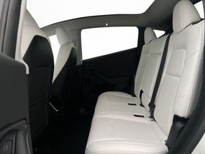 Tesla Model Y bild 26