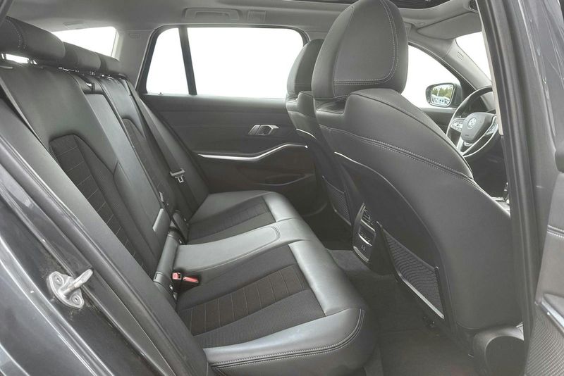 BMW 330 bild 8