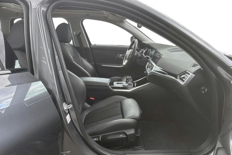 BMW 330 bild 7