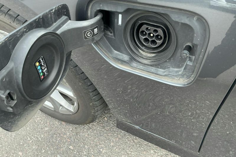 BMW 330 bild 15