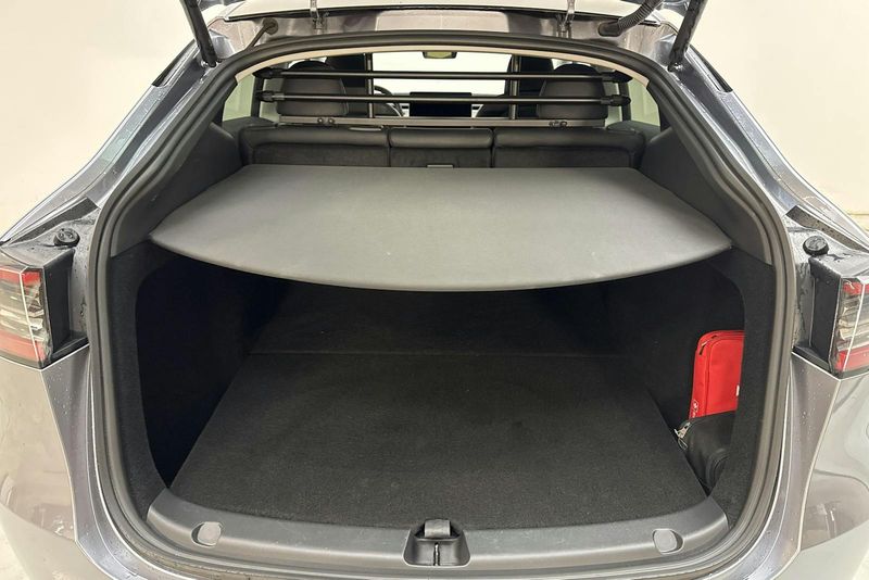 Tesla Model Y bild 9