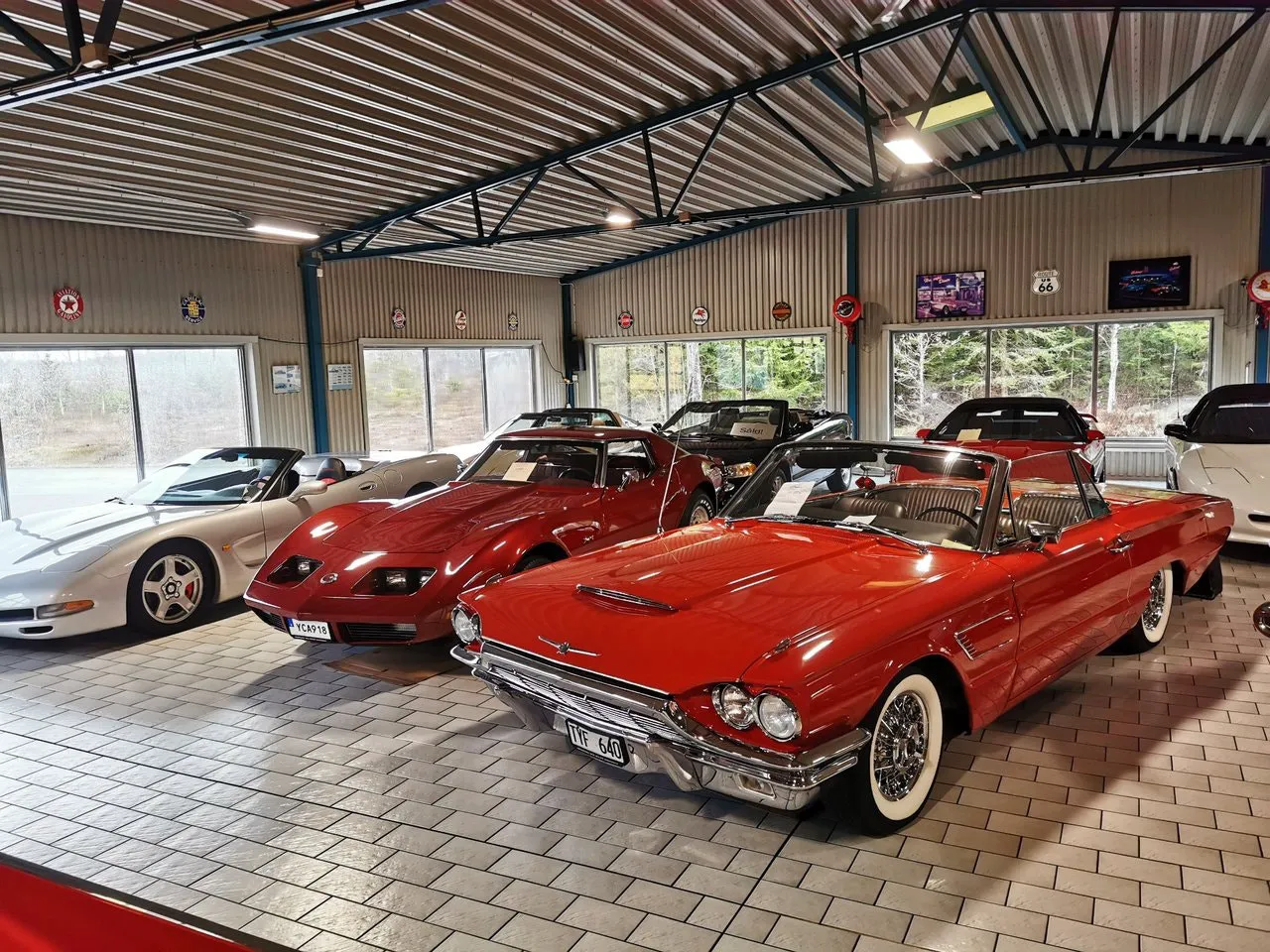 Vehicle image 10