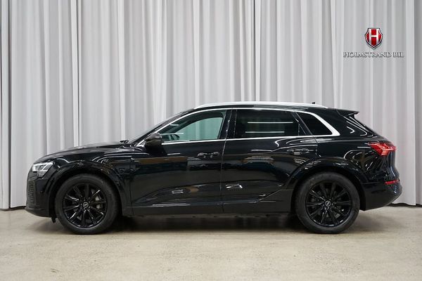 Audi Q8 e-tron 55 e-tron quattro S line Drag Värme Kamera Elstolar - 2024